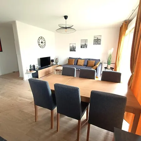 Apartment Les Vergers De Serris, 6 Personnes, 2 Pk Prives, Balcon, Lit Bebe *