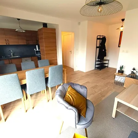 Apartment Les Vergers De Serris, 6 Personnes, 2 Pk Prives, Balcon, Lit Bebe *